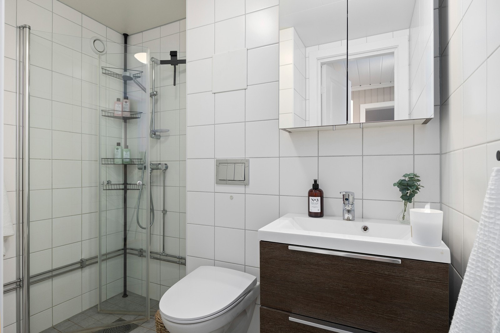 Flislagt bad med varme i gulv Galleribilde