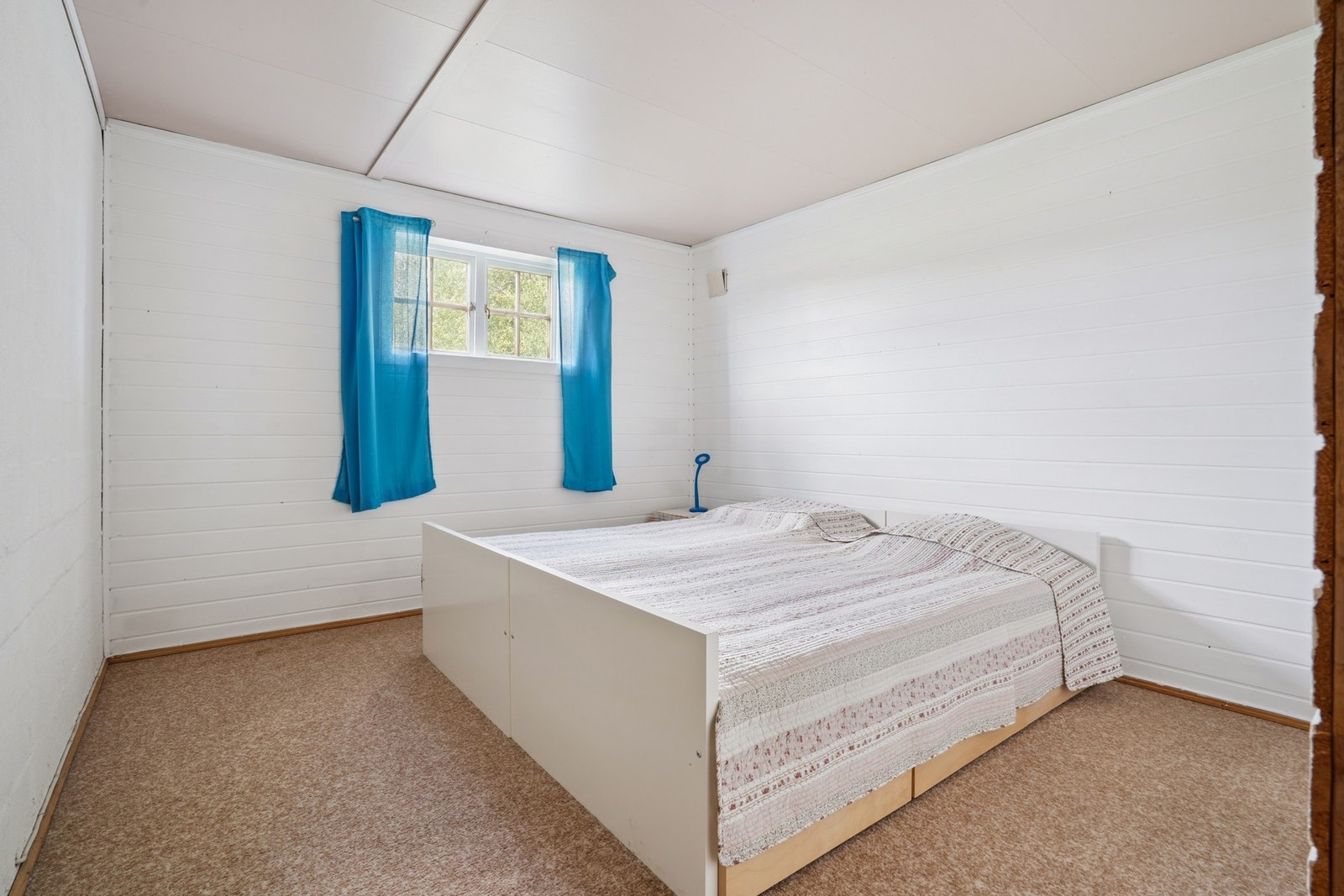 Med sine 11,5m² tilbyr soverom 2 rom for både seng og praktisk garderobeløsning. Galleribilde