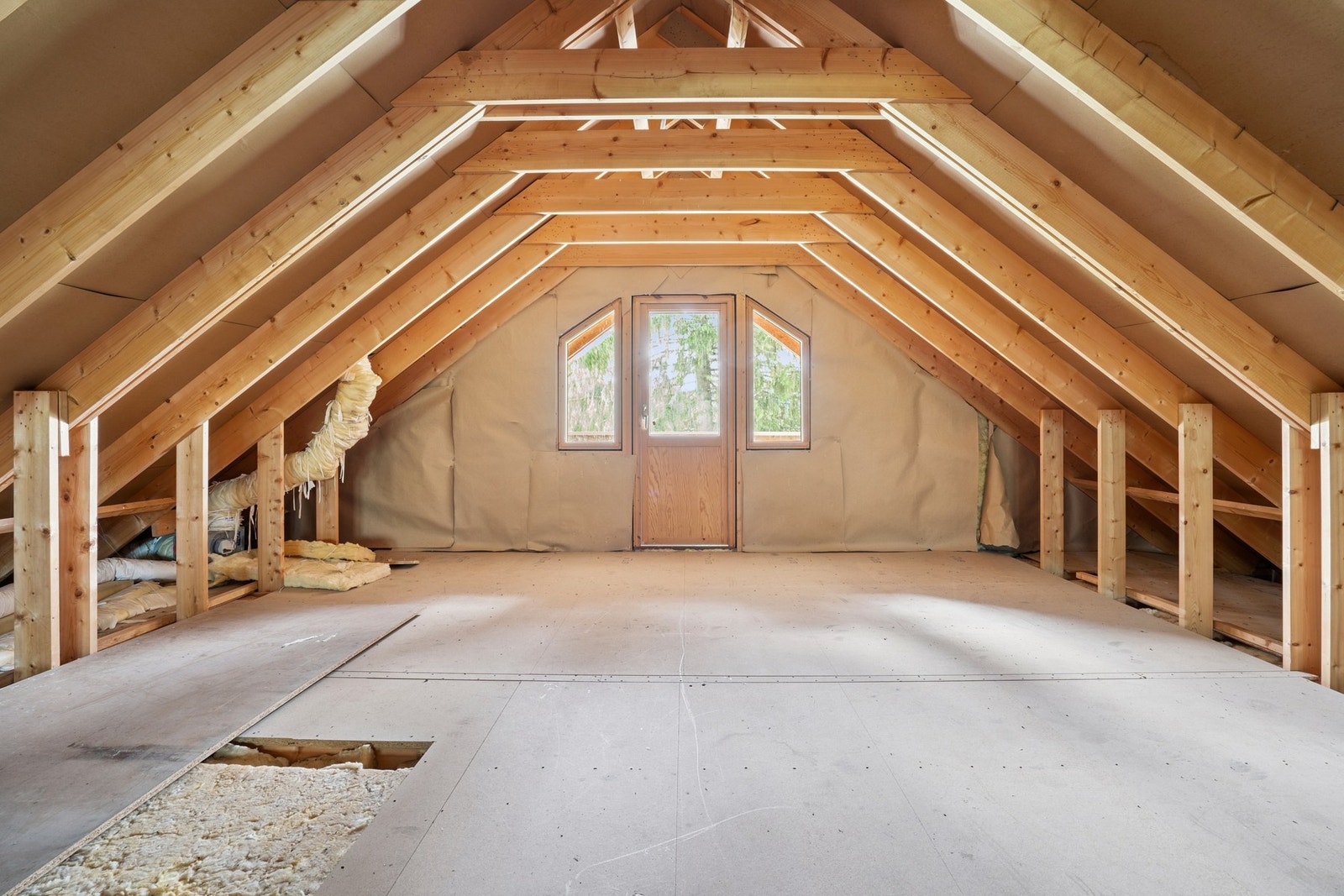 Fra det uinnredede loftet er det utgang til en balkong på ca. 8 m². Galleribilde