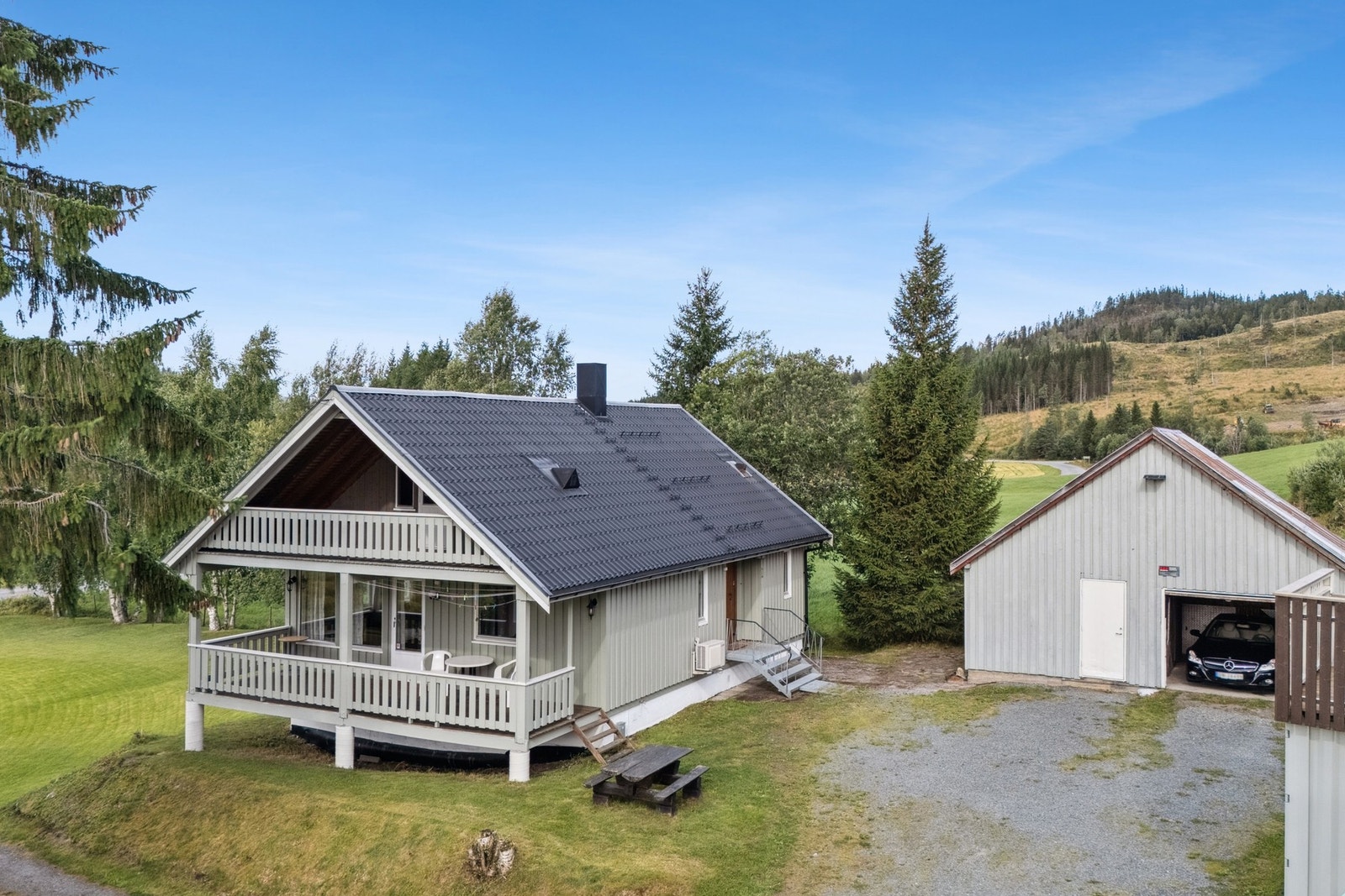 Her får du et hjem med sjel, rikelig boltreplass inne og ute, og sol hele dagen. Galleribilde