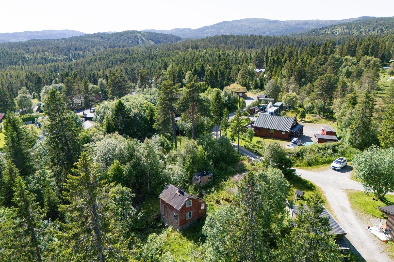Eiendommen har adkomst fra Borghild Rottems veg. Offentlig vann og avløp er ikke tilknyttet per i dag Galleribilde