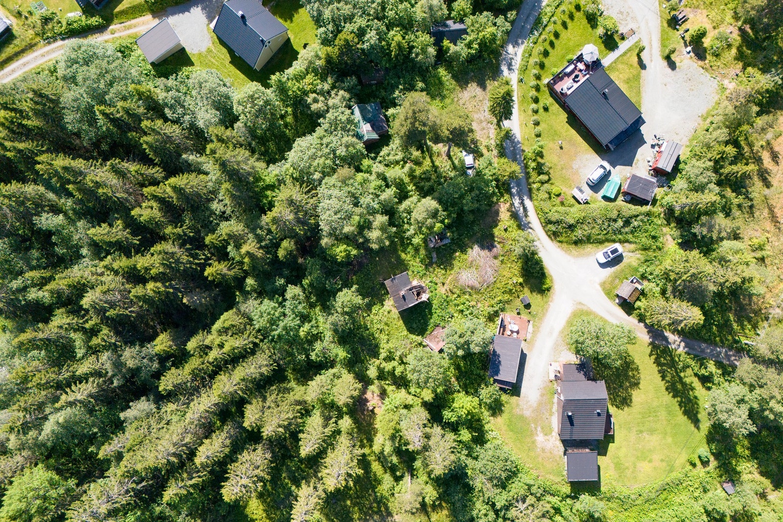 Tomten er regulert i dag til (boligbebyggelse / fritidsformål ) og ligger innenfor reguleringsplanen - r185p Lian og Kystadmarka. Galleribilde