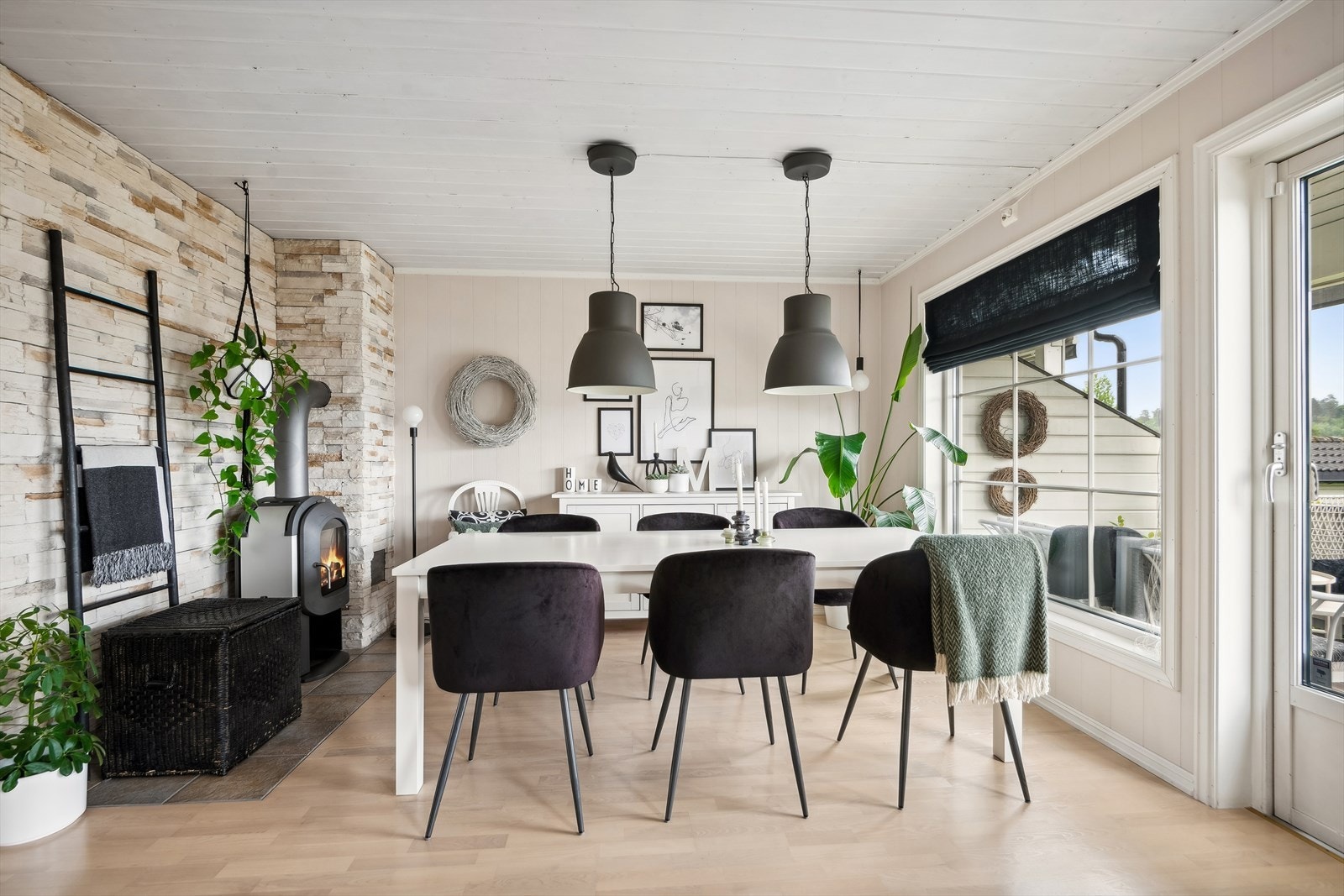 Plass til stor spisegruppe. Galleribilde