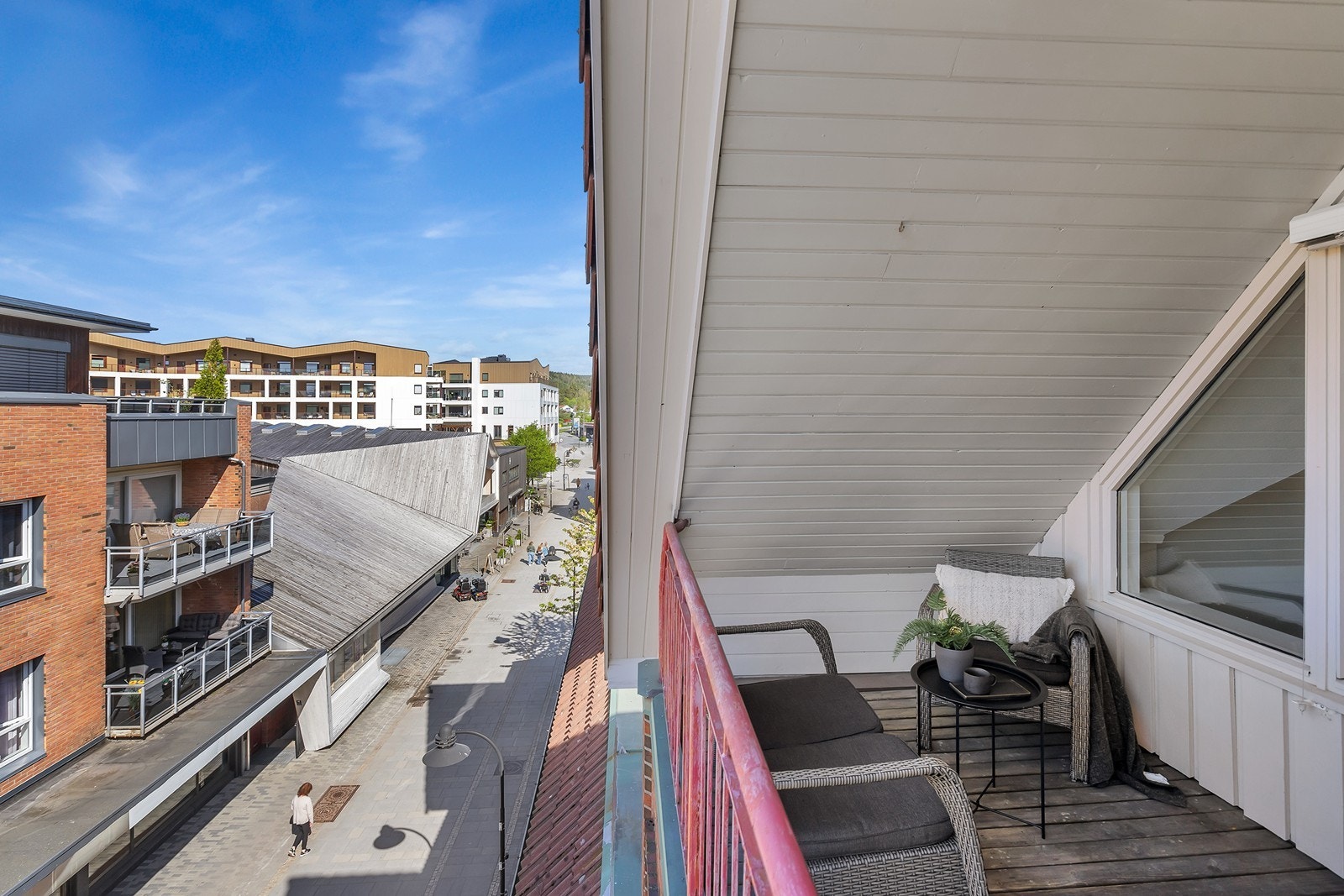 Leiligheten ligger i 4. etasje og har alt på en flate. Heis i bygget. Galleribilde