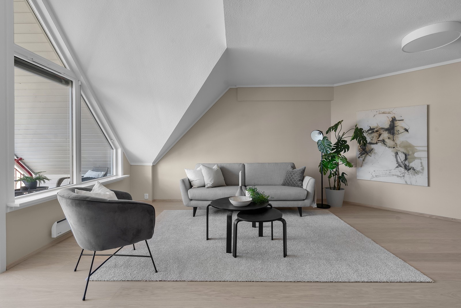 God plass til å innrede med sofagruppe og tilhørende møbler. Galleribilde