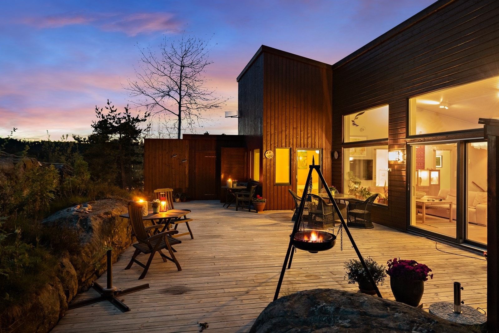 Solrik og skjermet terrasse mot vest, og terrasse mot syd. Galleribilde