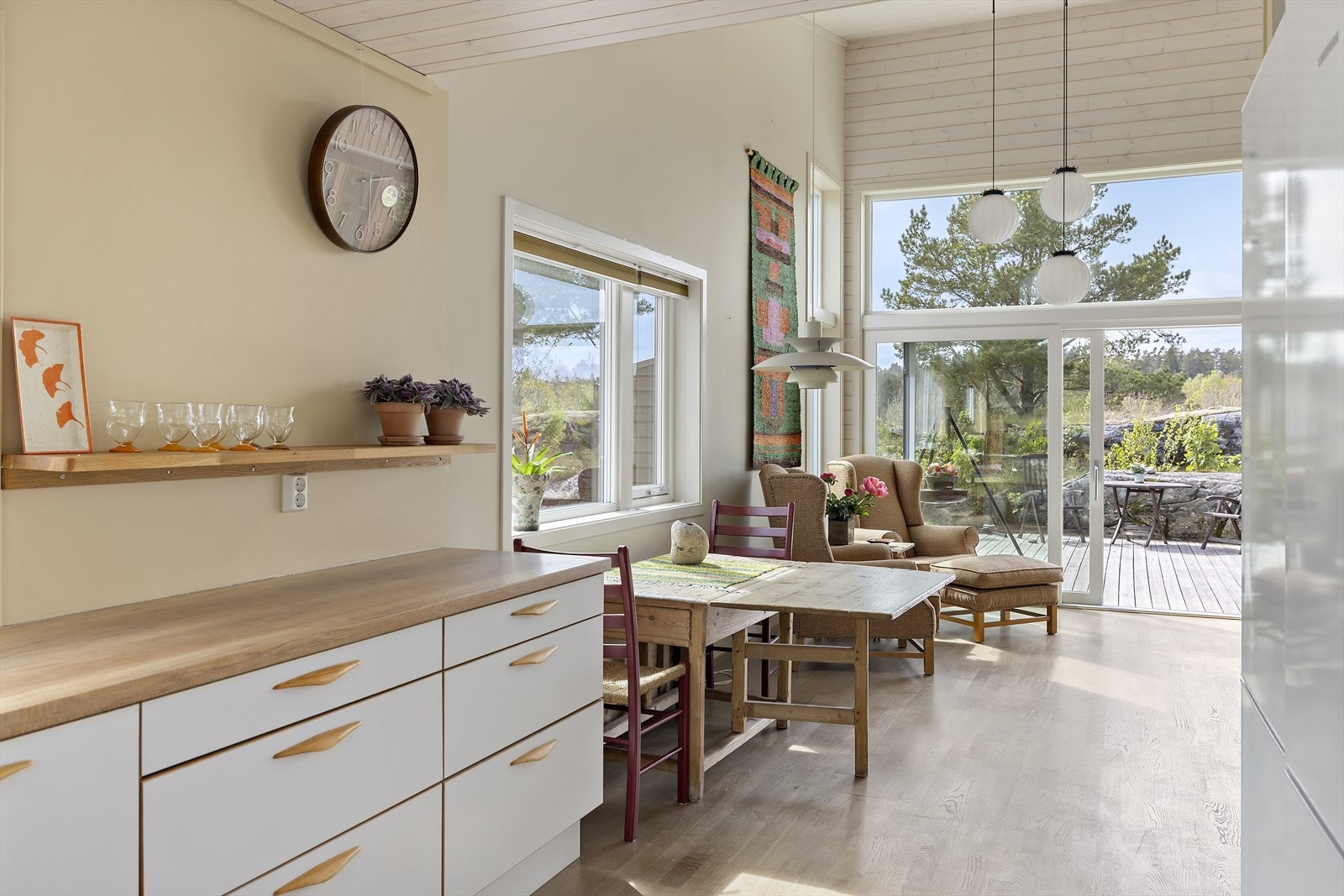 Det er gode arbeidsflater og oppbevaringsplass i innredningen Galleribilde