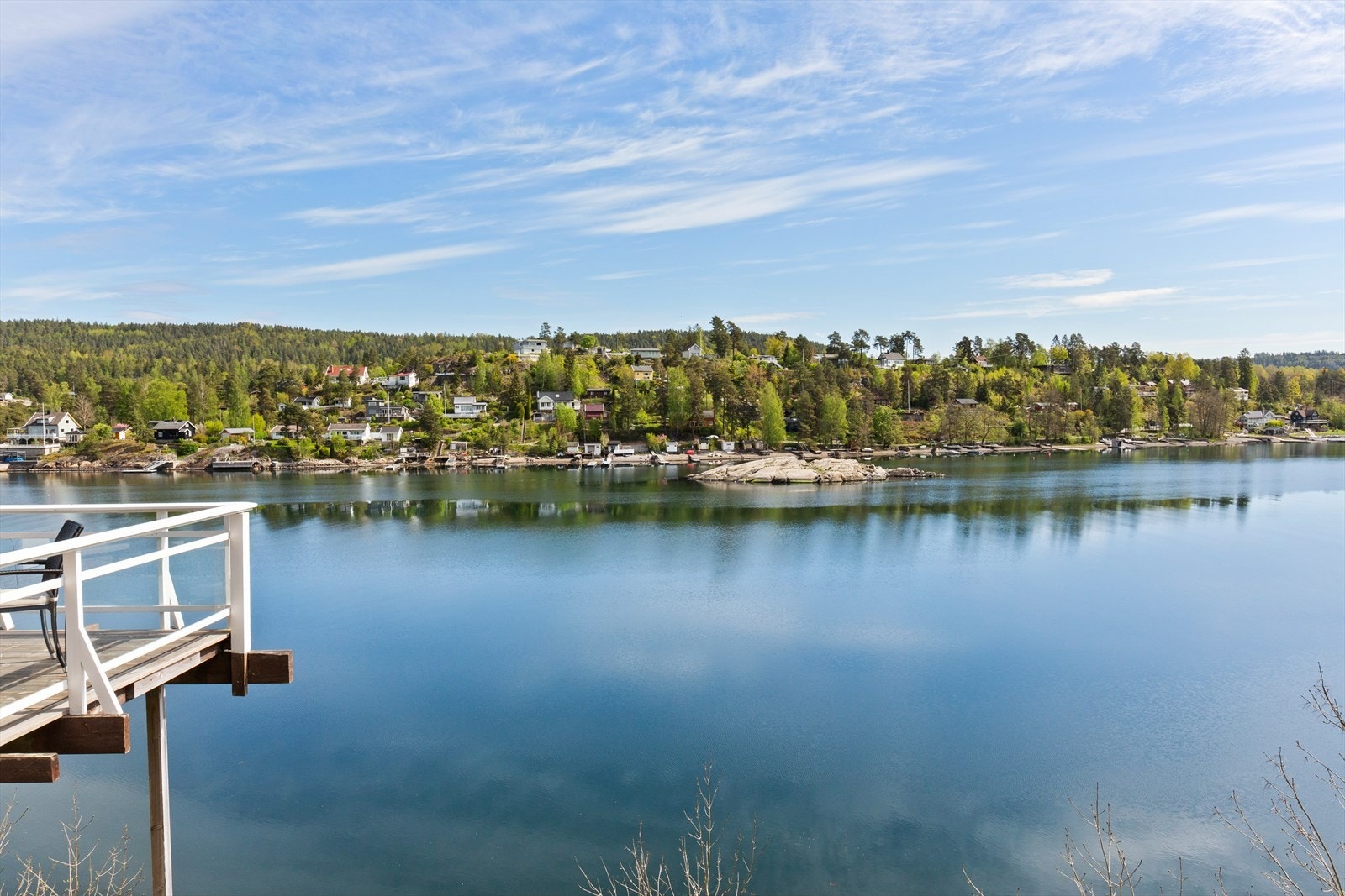Romslig terrasse med muligheter for utemøbler. Galleribilde