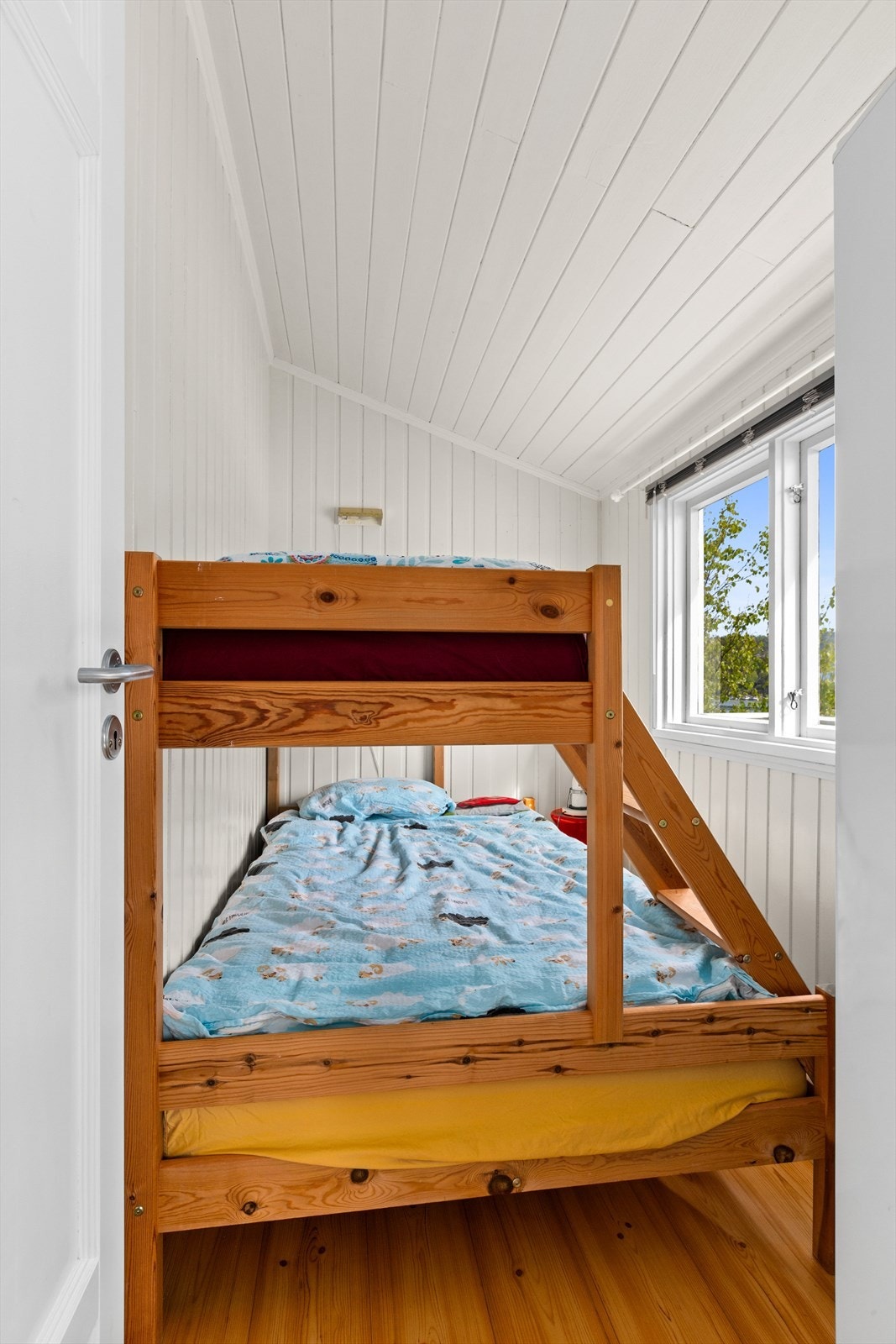 Koselig soverom med køyeseng for barn eller gjester. Galleribilde