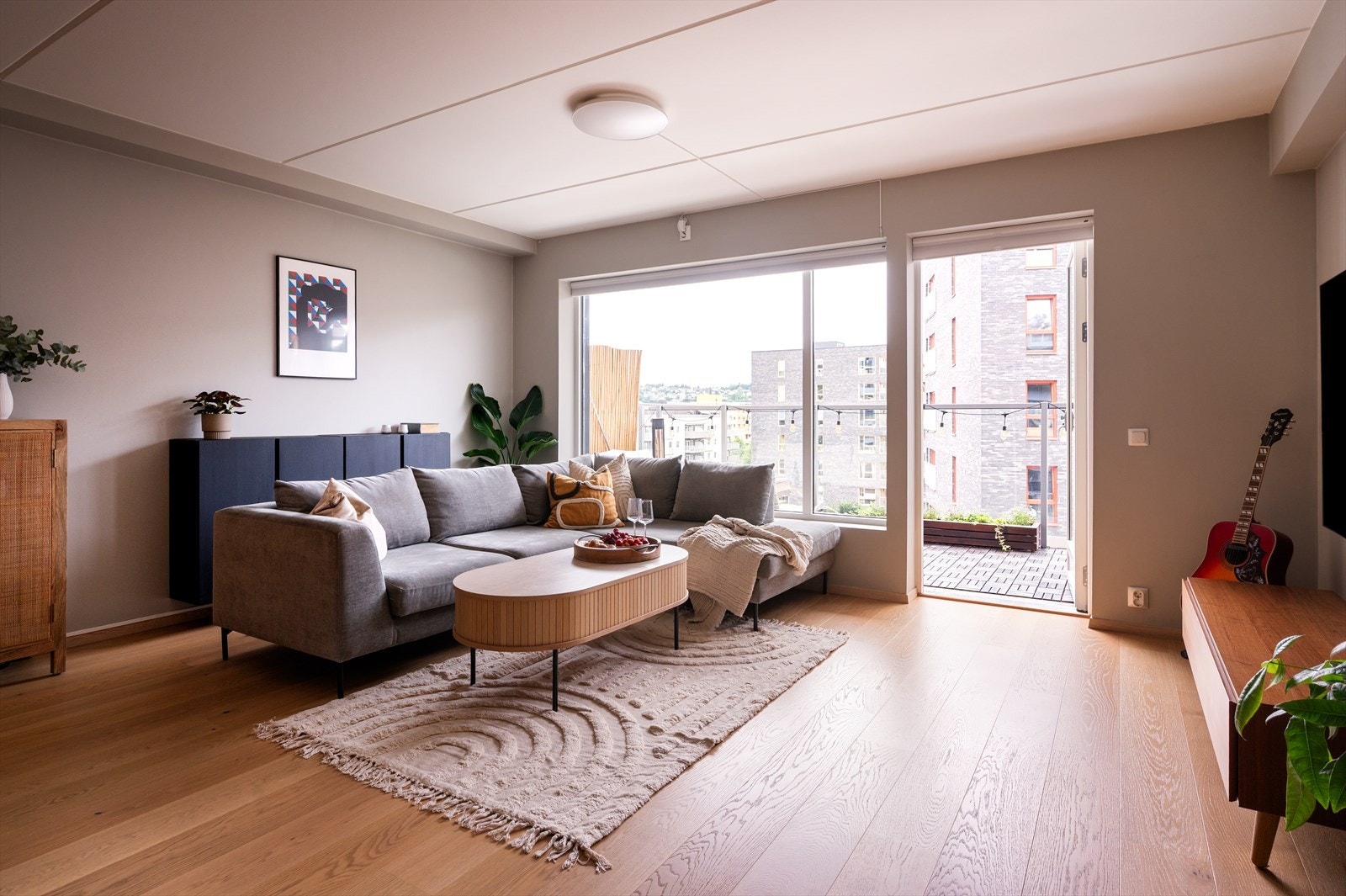 Leiligheten har delikate, moderne overflater. Galleribilde