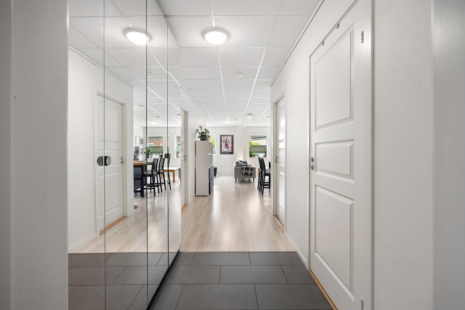 Entré - 3 kvm. Galleribilde