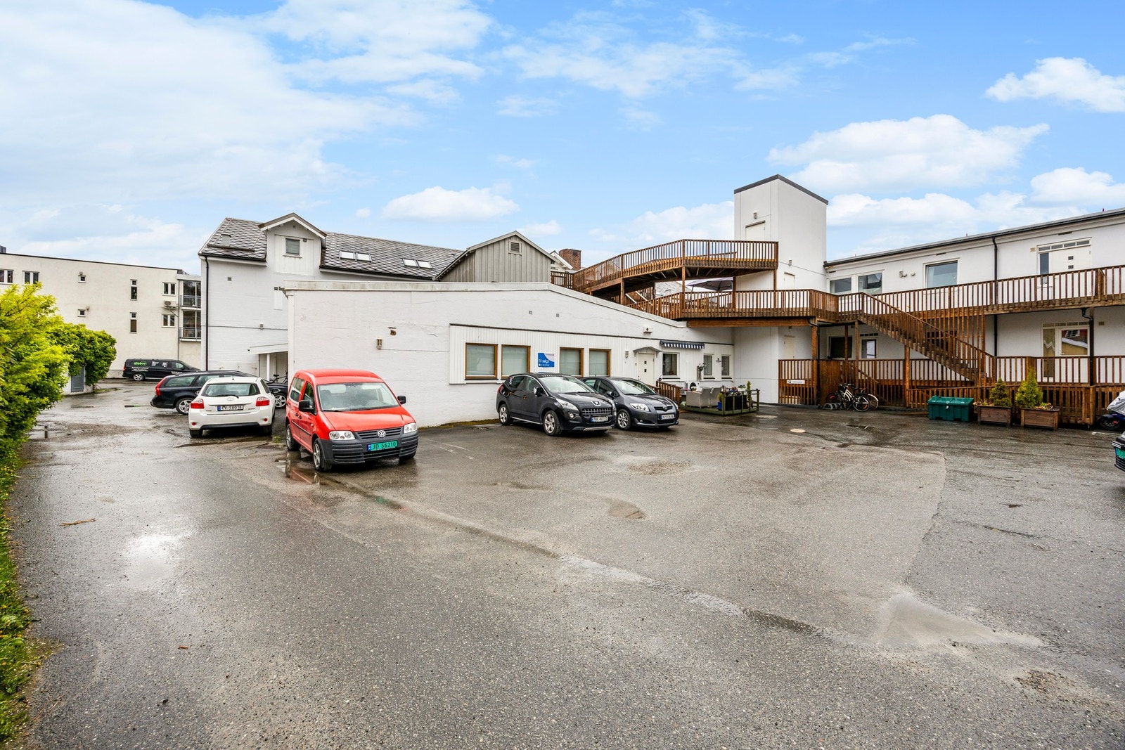 Parkering utenfor bygget Galleribilde