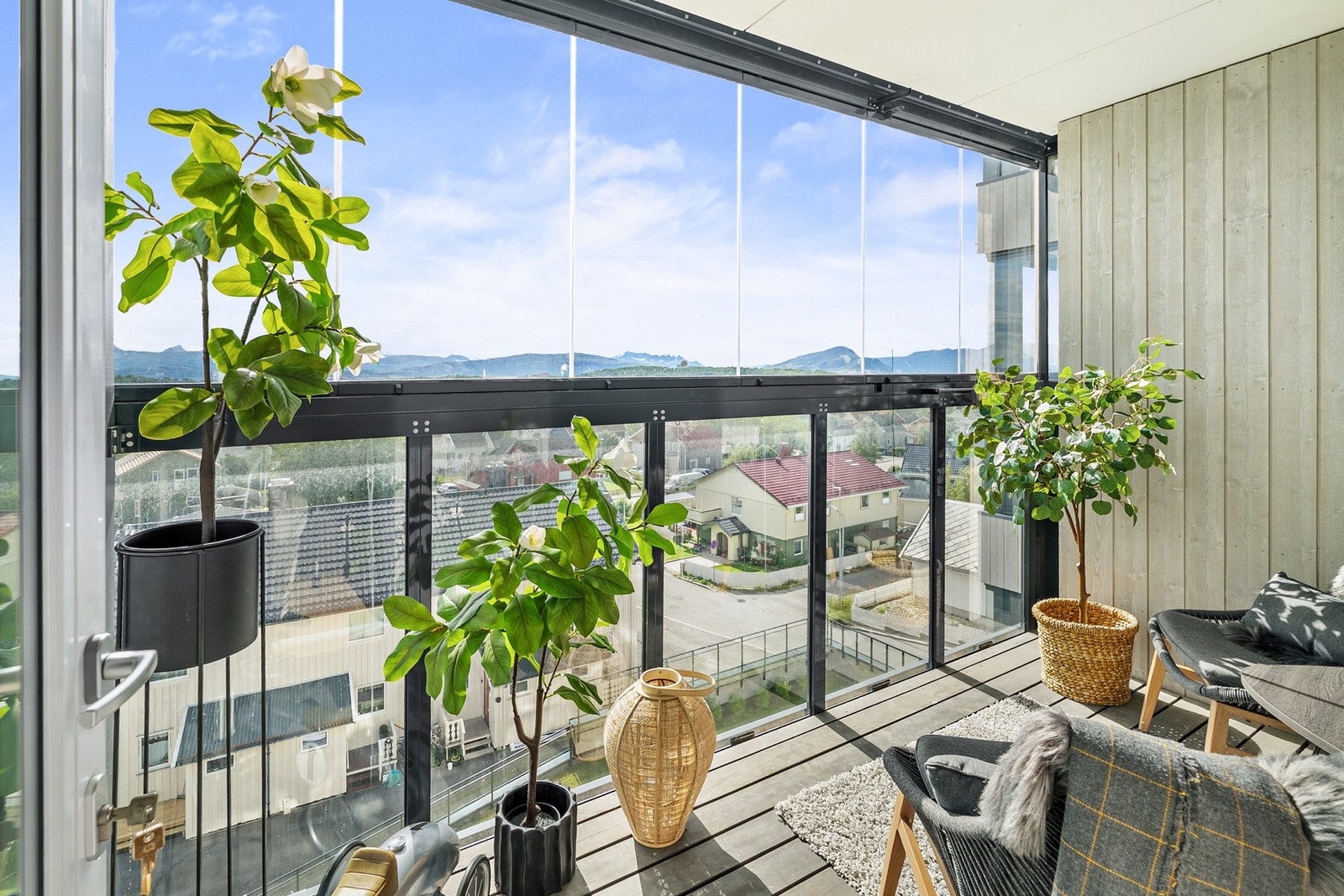 Innglasset balkong gir god mulighet til å utvide utesesongen. Galleribilde