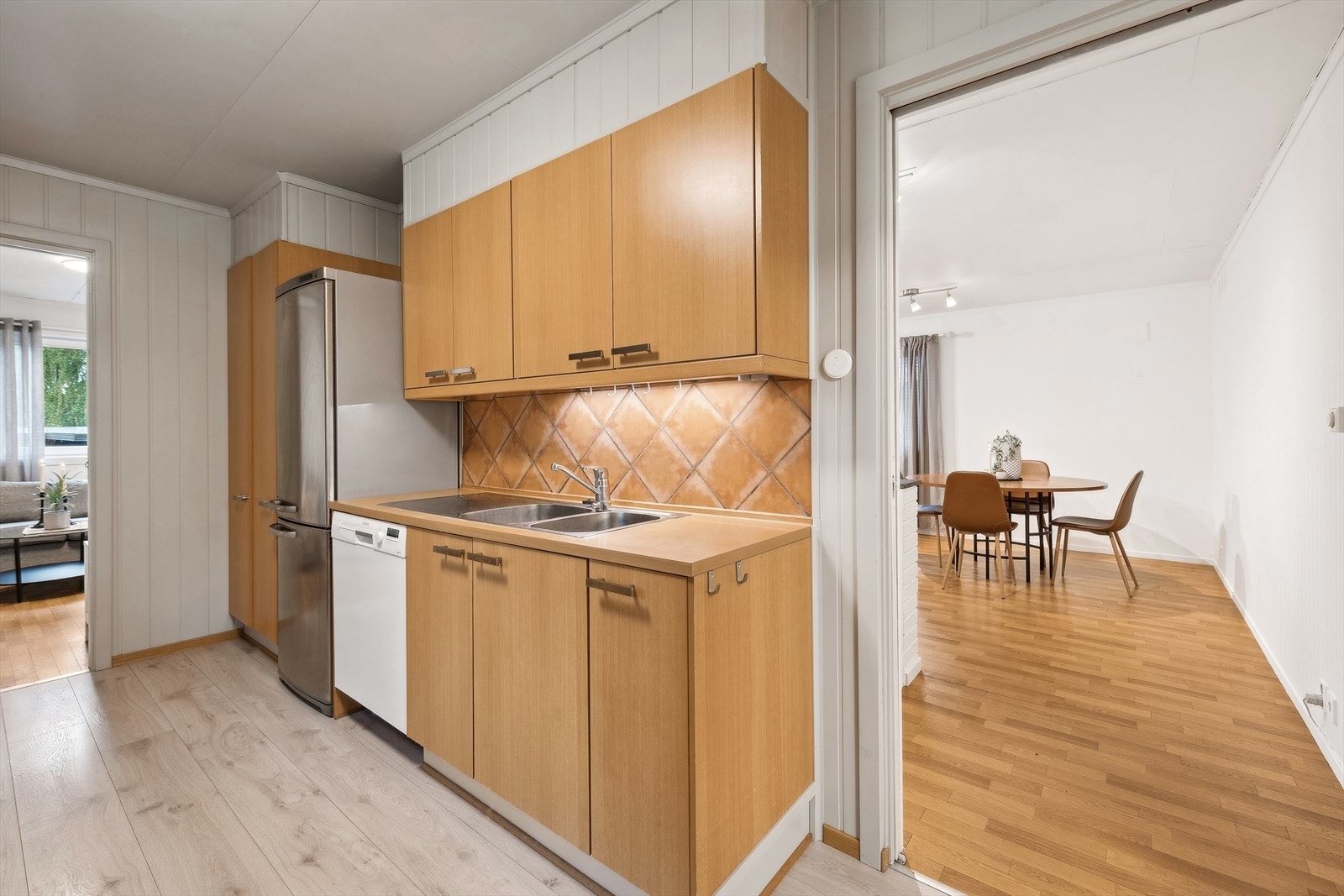 Boligen har et adskilt kjøkken i 1. etasje. Galleribilde