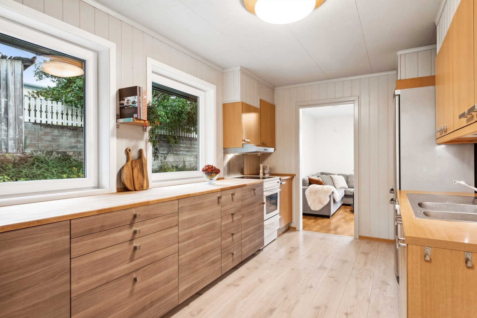 Det er avsatt plass til hvitevarer i innredningen. Galleribilde