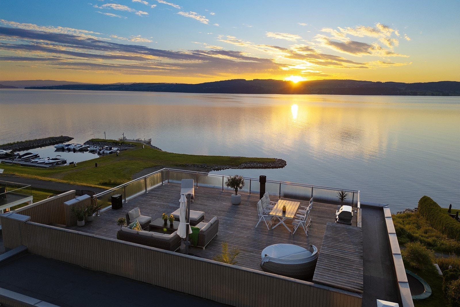 Når man bader i idyllen. Galleribilde