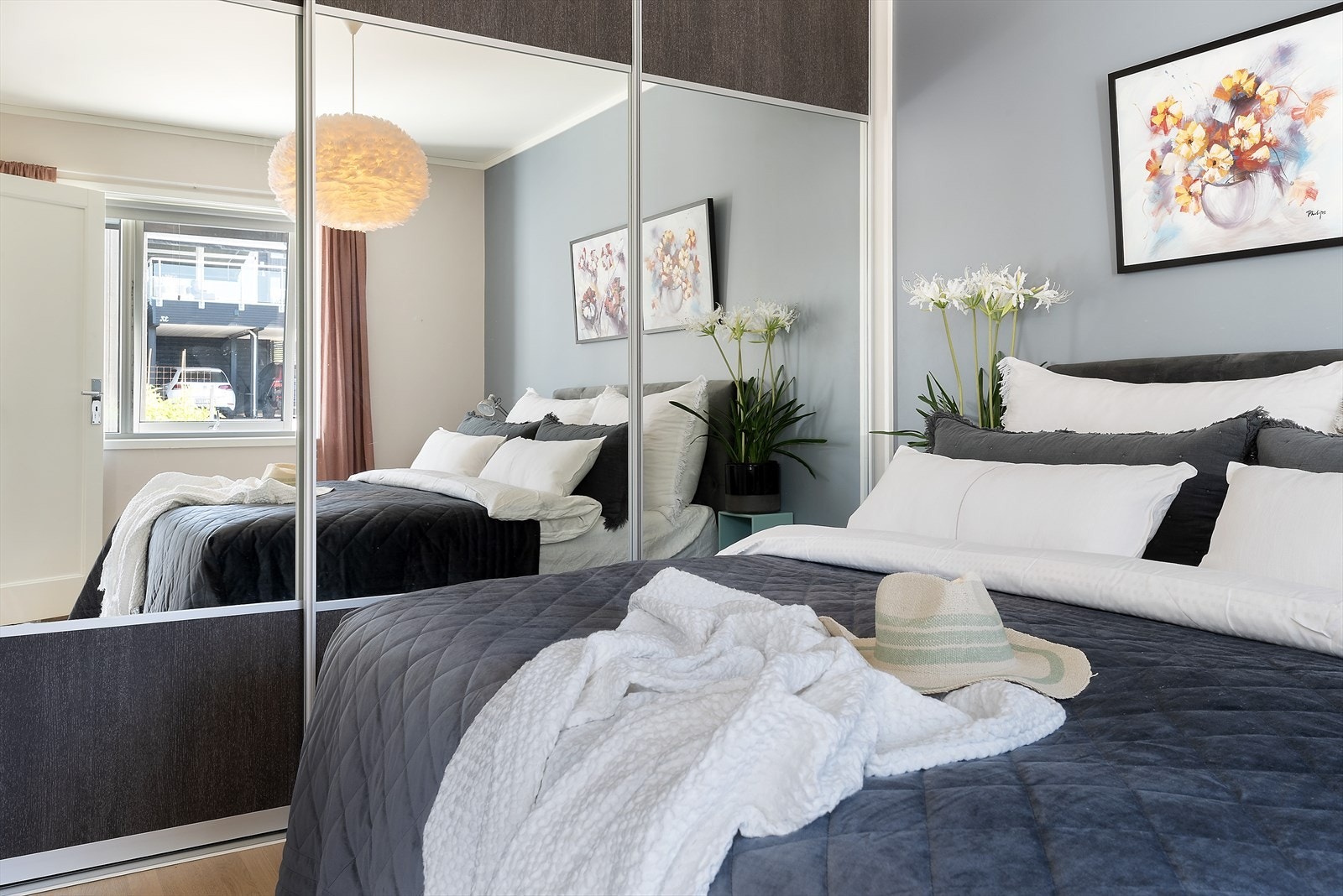 God garderobeplass. Galleribilde