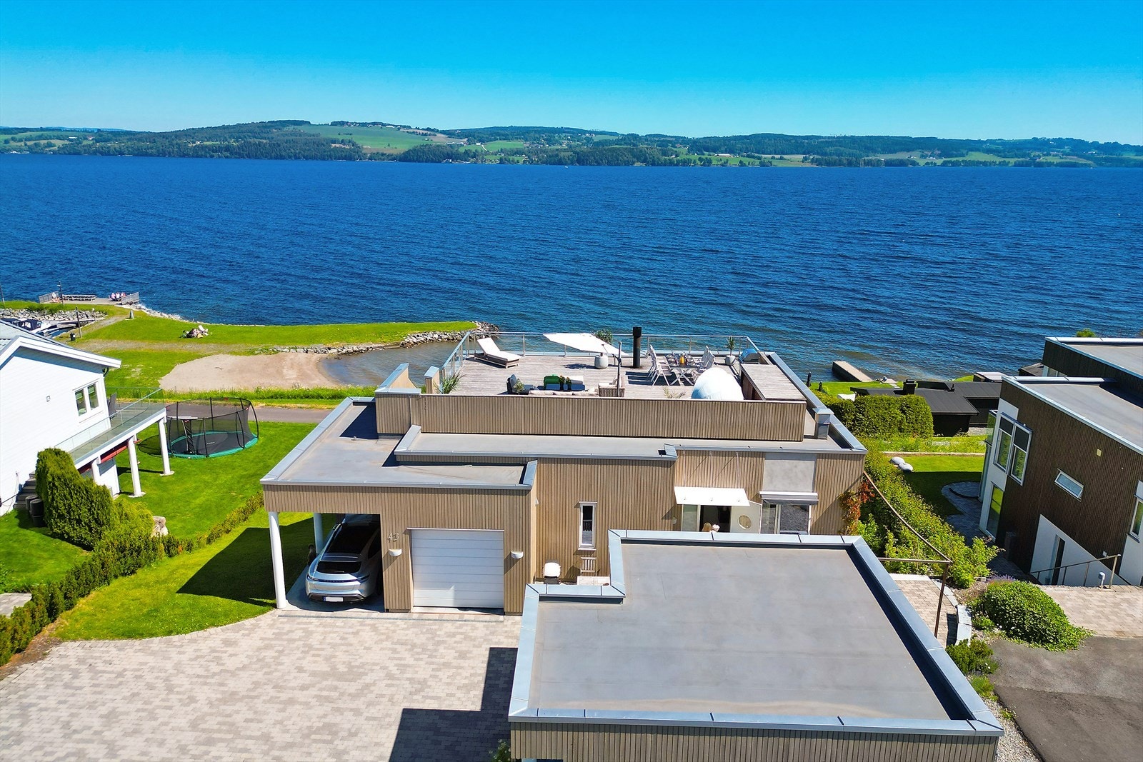 I ett med Mjøsa. Galleribilde