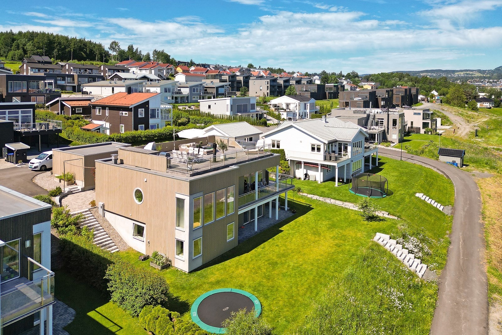 Vakkert uteområde. Galleribilde