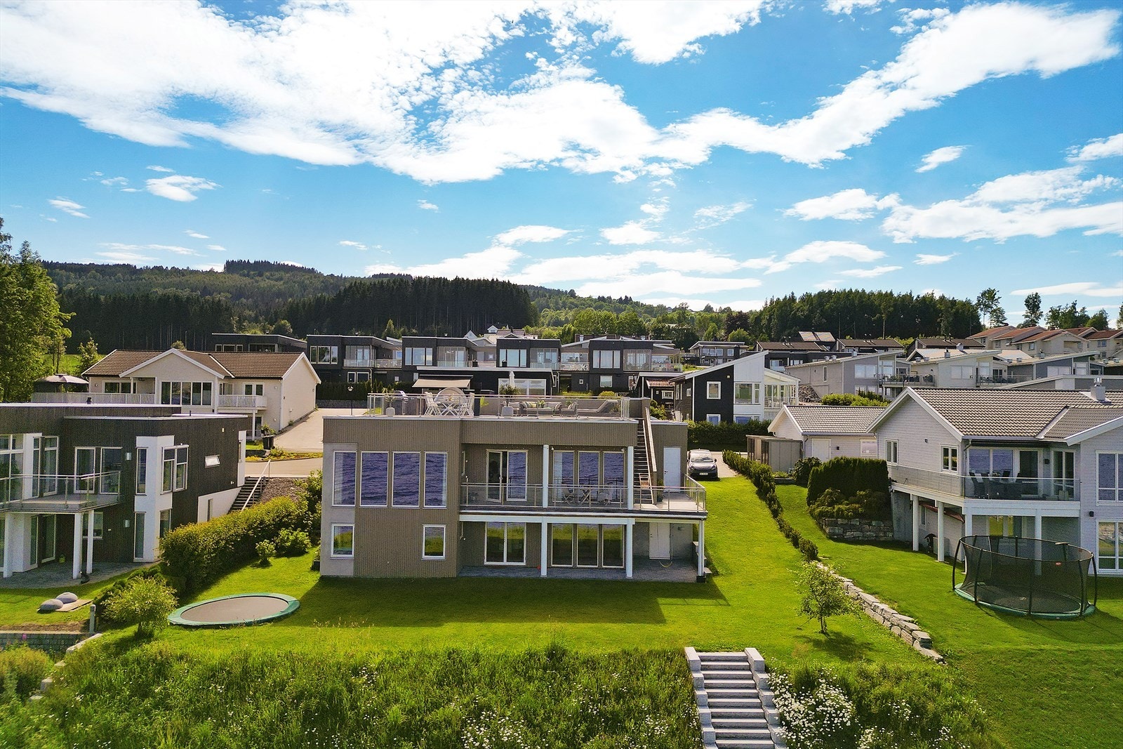 Stilig funkisbolig med unik beliggenhet. Galleribilde