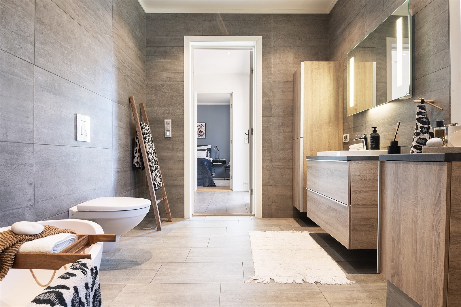 Hovedsoverom har enkel tilgang til eget bad. Galleribilde