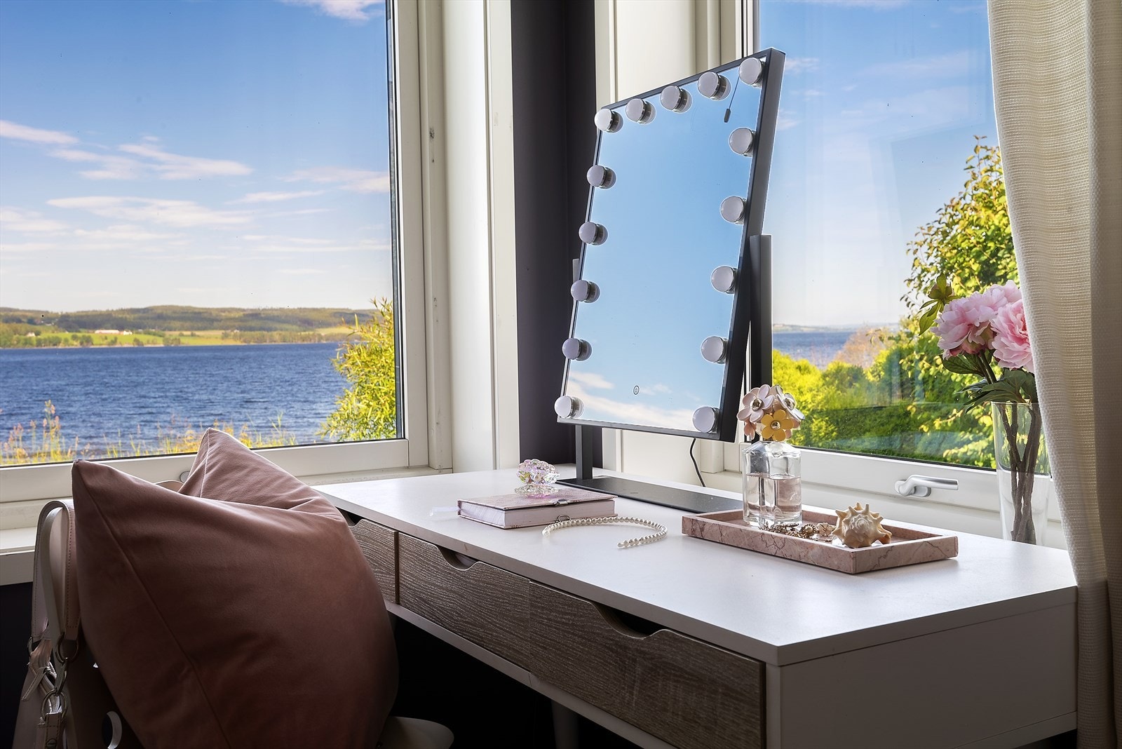 Utsyn mot Nes. Galleribilde