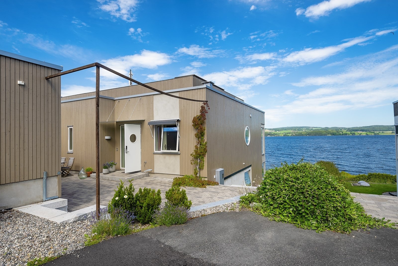 Tett på Mjøsa! Galleribilde