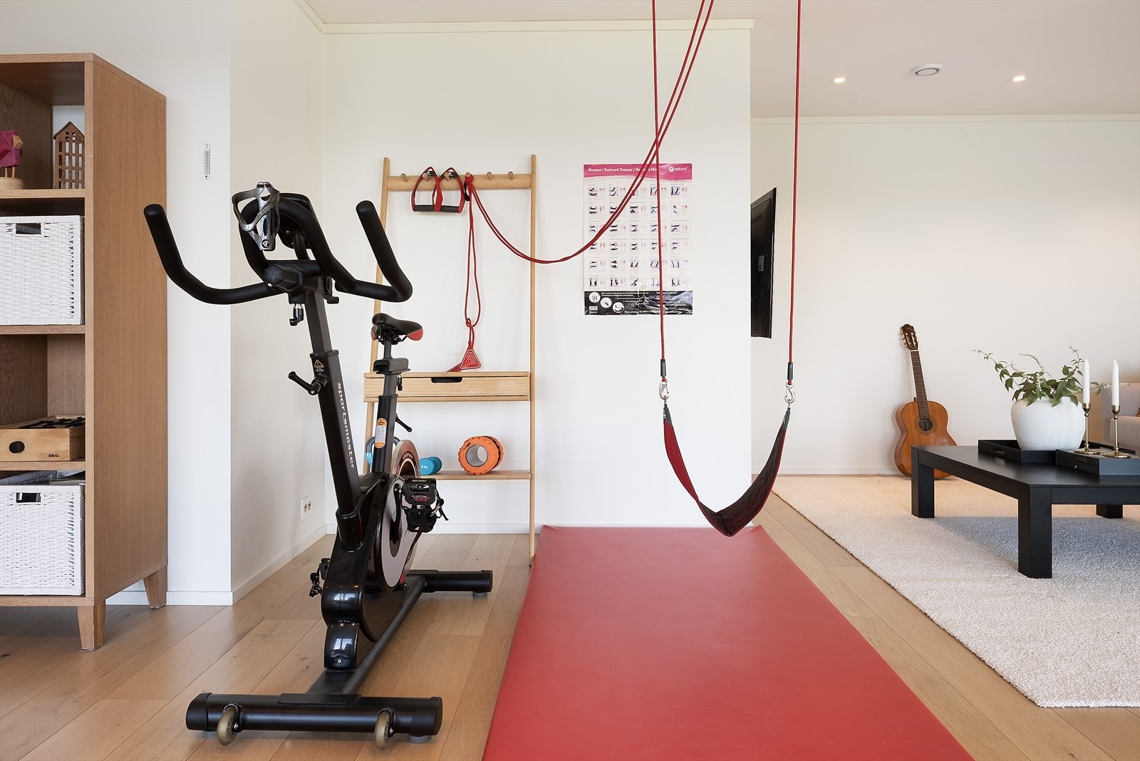 Del av stue i underetasje. Galleribilde