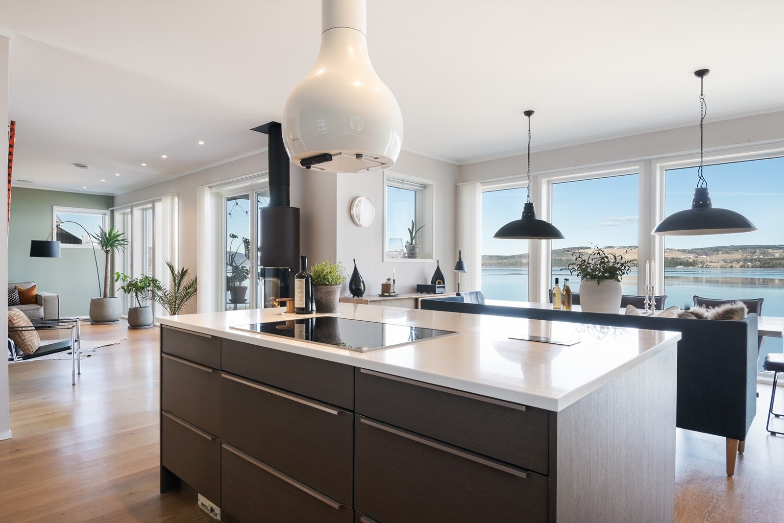 Åpen løsning mot stue. Galleribilde