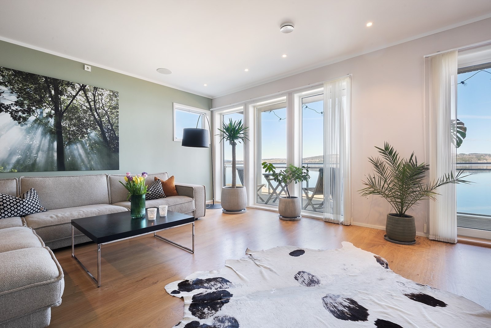 Flott stue med magisk utsikt. Galleribilde