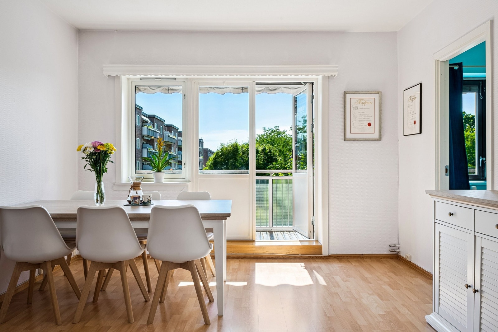 Spisestuen rommer mange hyggelige måltider og kaffestunder. Galleribilde