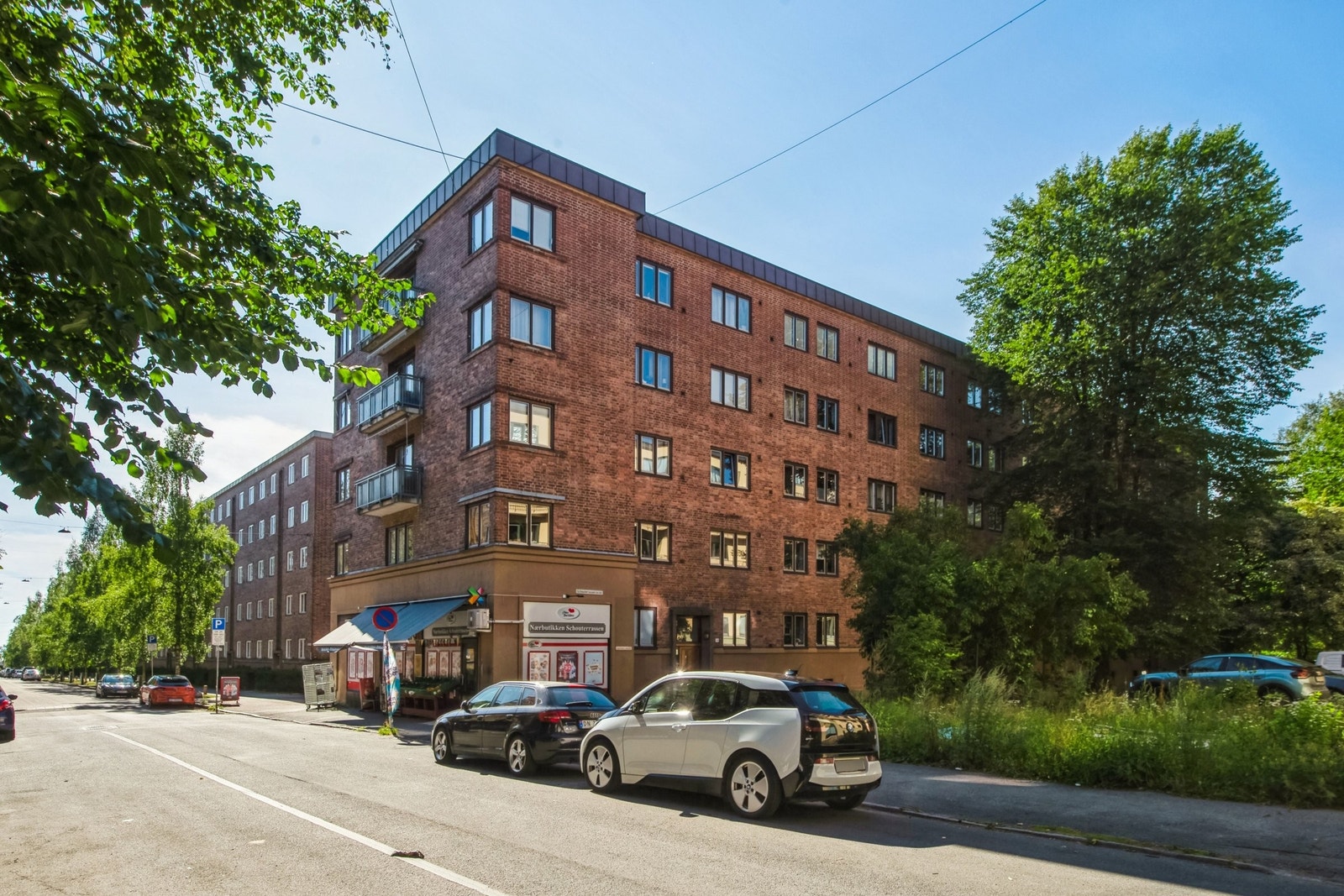 Rolig og tilbaketrukket i et veldrevet og hyggelig borettslag! Galleribilde