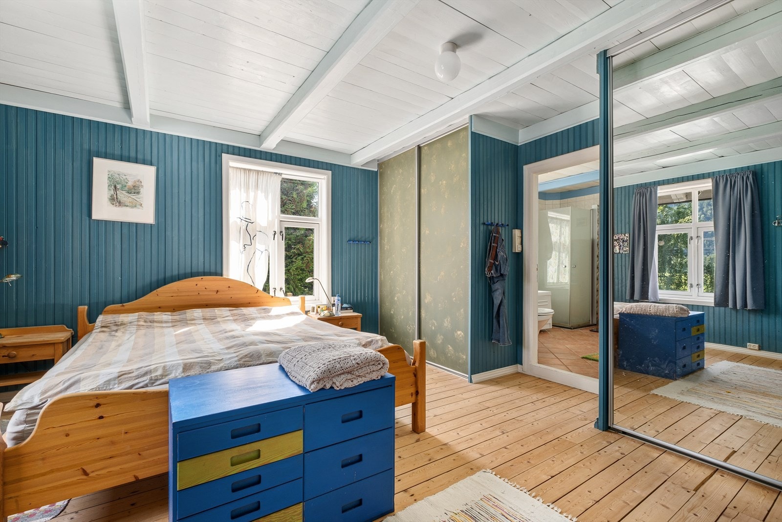 Hovedsoverommet er på hele 18,2 kvm. og har egen inngang til badet. Galleribilde