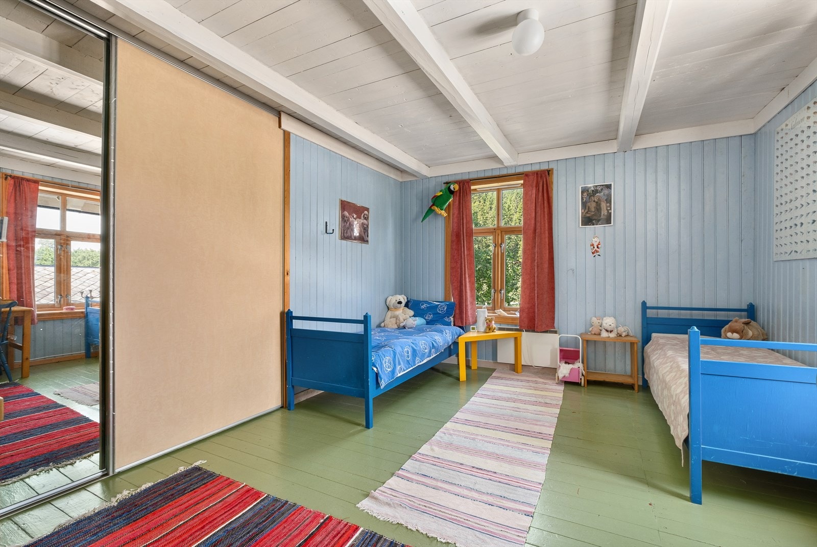 Boligen har tre store soverom, dette er på 16,8 kvm. Galleribilde