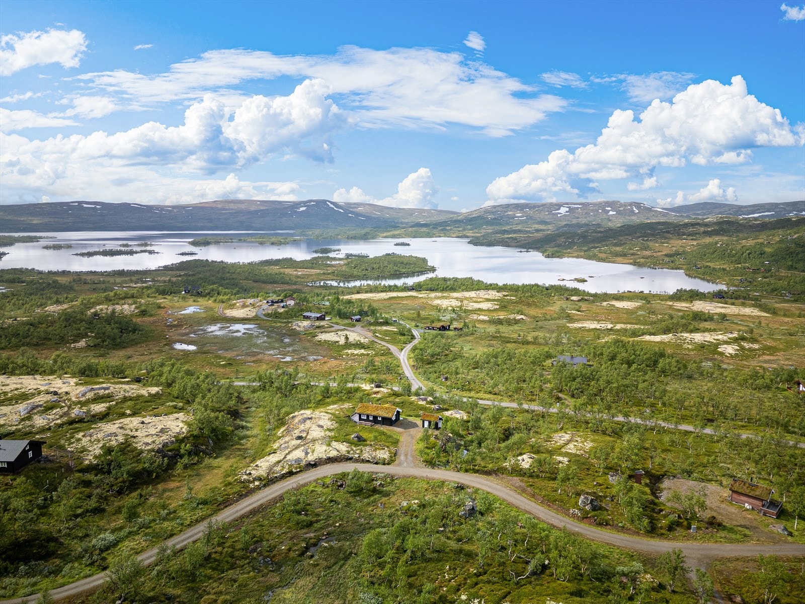 Øyungen er et ypperlig fiskevann med ørret og røye. Galleribilde