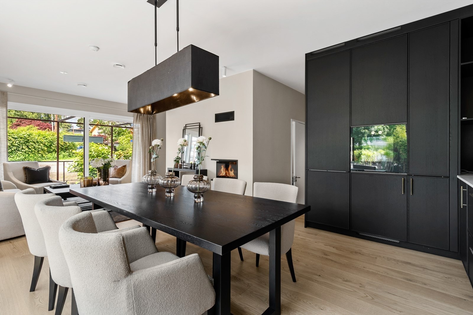 Sosial løsning med åpen stue/kjøkken. Galleribilde