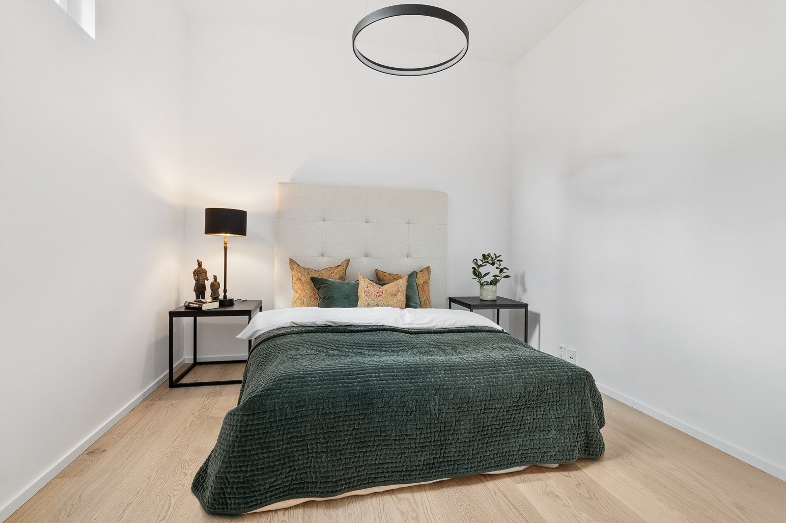 Det gjøres oppmerksom på at dette rommet er godkjent som bod og derfor ikke godkjent som rom for varig opphold. Galleribilde