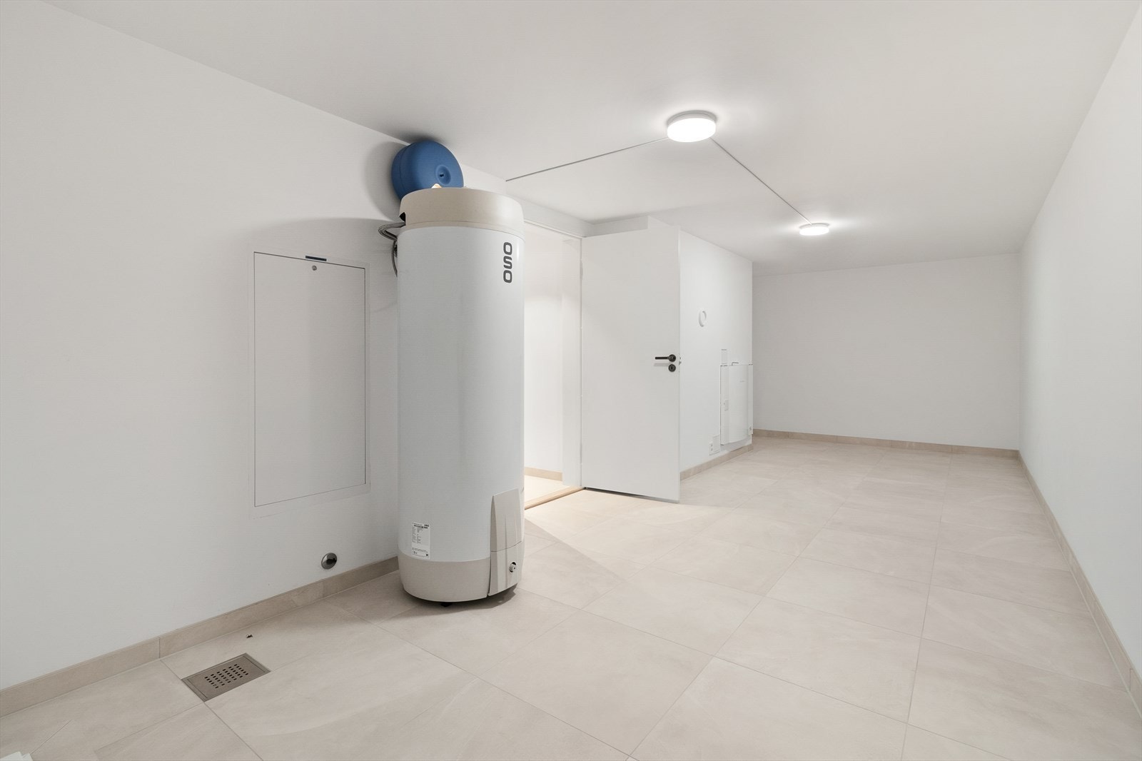 Romslig teknisk rom/bod i kjeller, perfekt for oppbevaring. Galleribilde