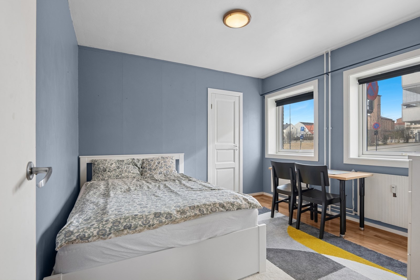 Leiligheten har et flott soverom med mulighet for møblering i tillegg til seng. Galleribilde