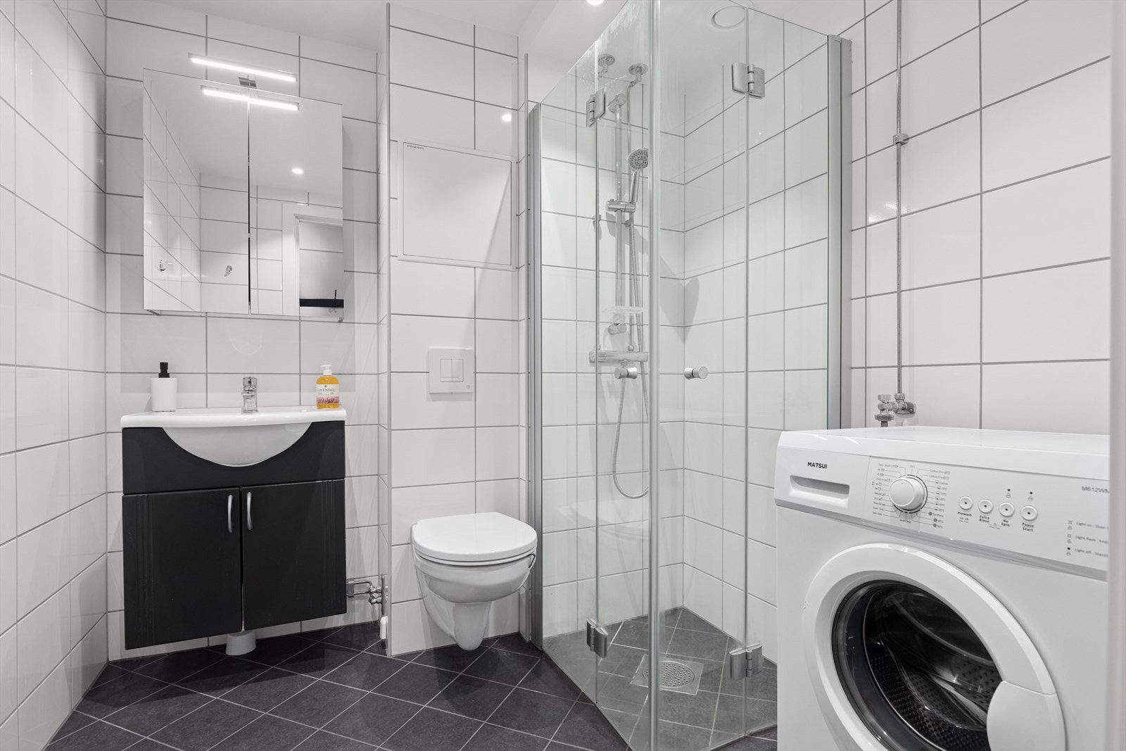 Baderommet og røropplegg i hele enheten ble totalrenovert i 2021 av borettslaget. Galleribilde