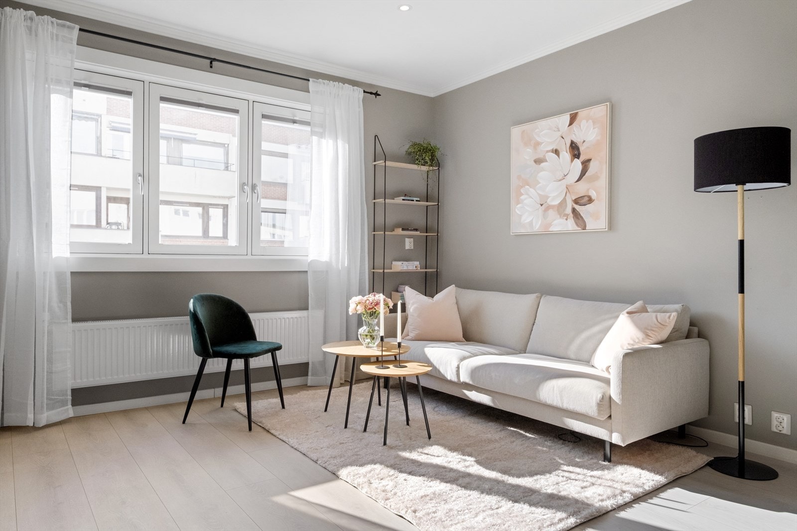 Nordvik v/Moestue har gleden av å presentere en lys og innbydende 1-roms selveierleilighet med sentral og attraktiv beliggenhet på Majorstuen. Husk visningspåmelding! Galleribilde