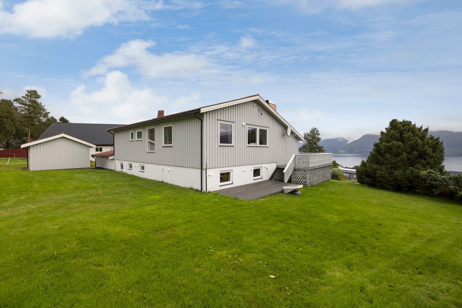 Velkommen til Myravegen 46 - Presentert av Jeanette Stenersen i EiendomsMegler 1. Galleribilde