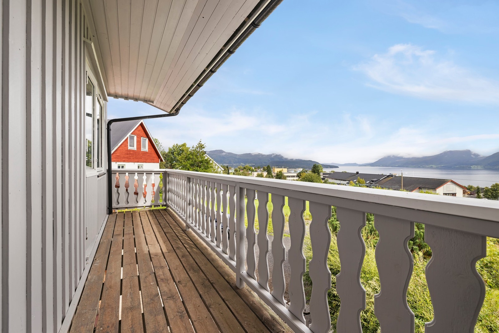 Fra hovedsoverommet er det tilgang til veranda. Galleribilde