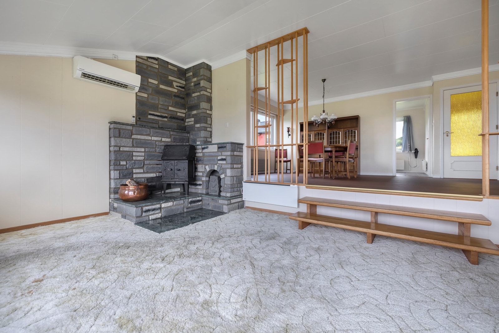 Innvendig holder boligen eldre standard og modernisering bør påregnes. Galleribilde