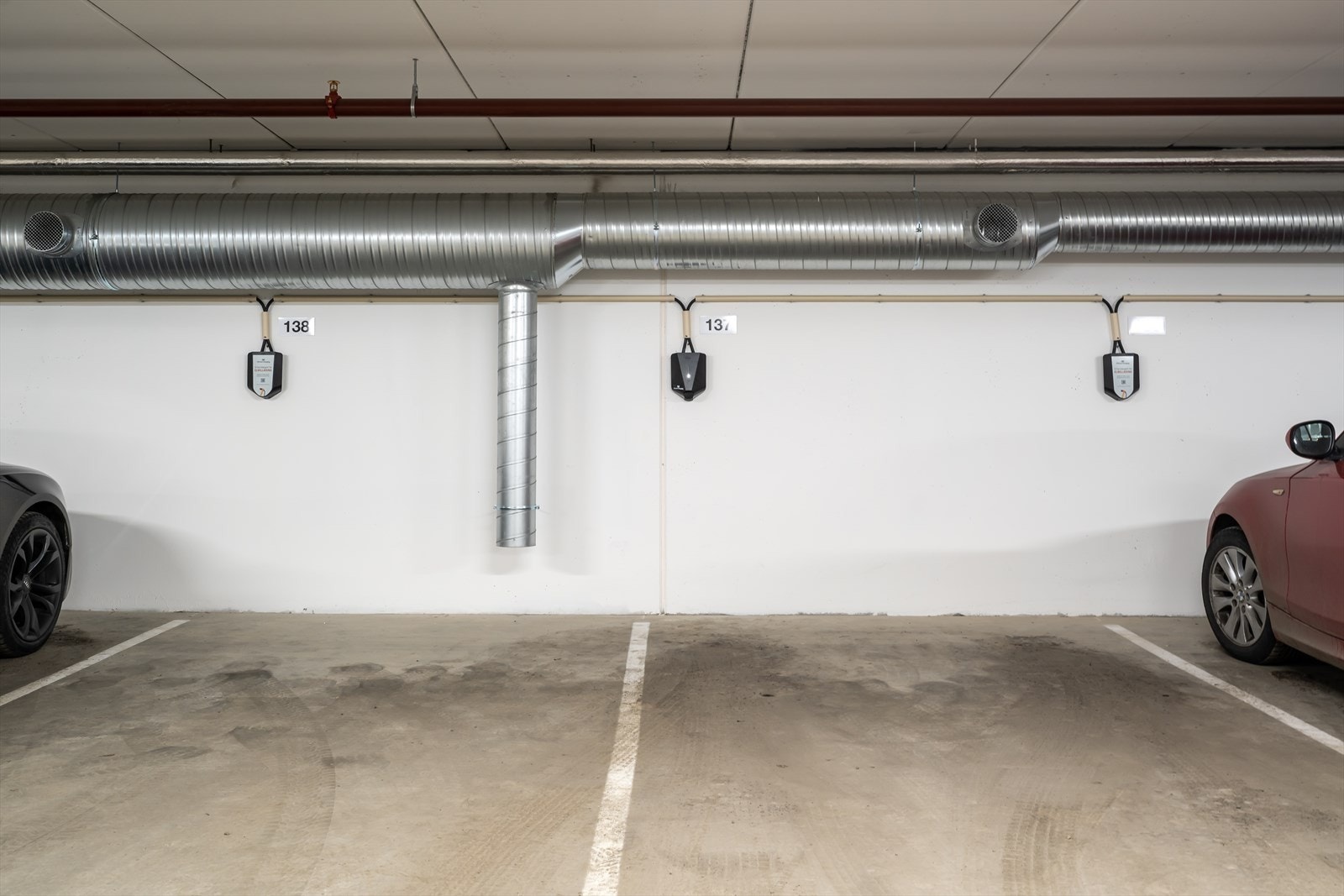 Garasjeplass fellesgarasje. (Bilde fra Skogmo Park trinn 1) Galleribilde