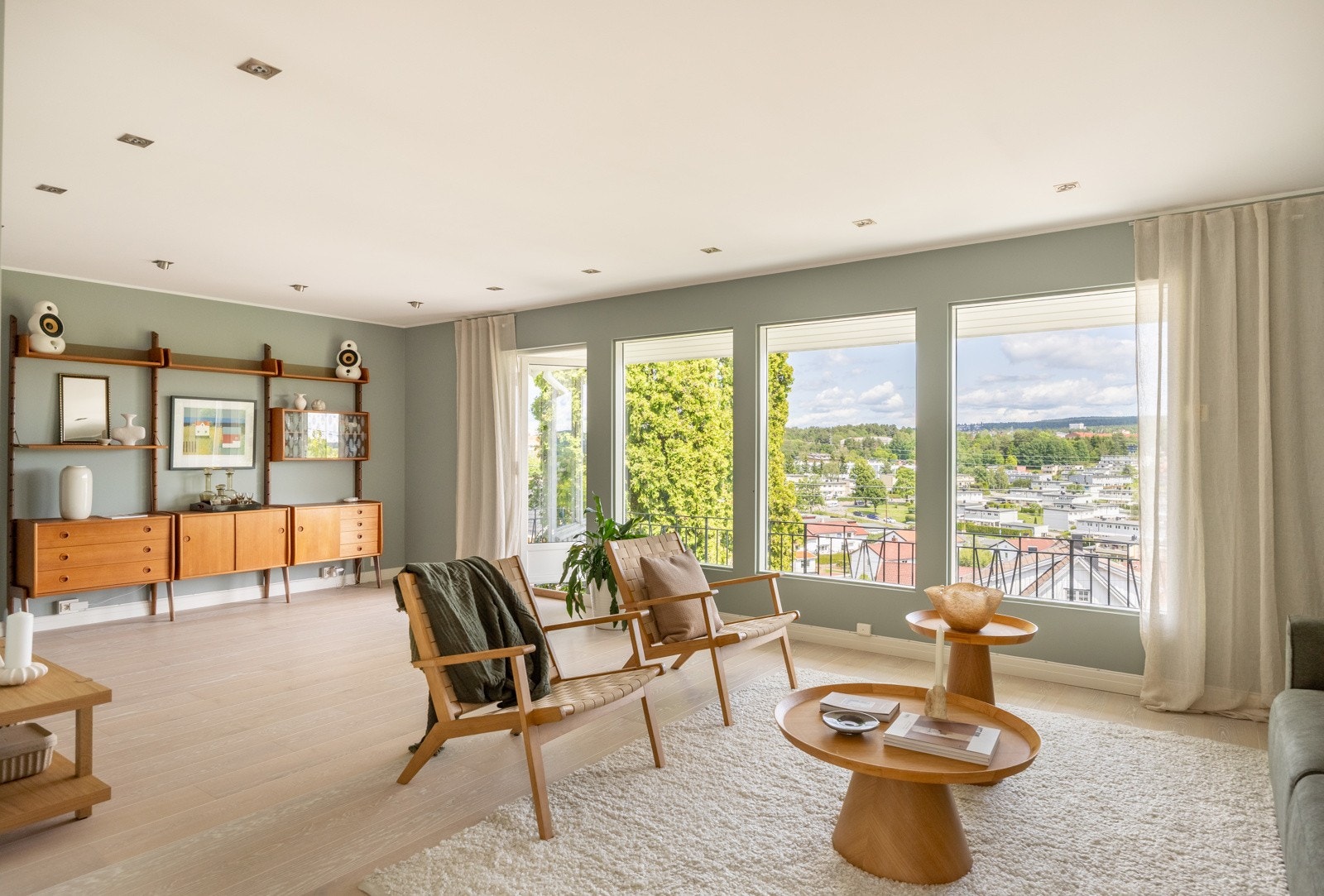 Boligen er belagt med parkett og laminat samt gulvvarme (2012). Galleribilde