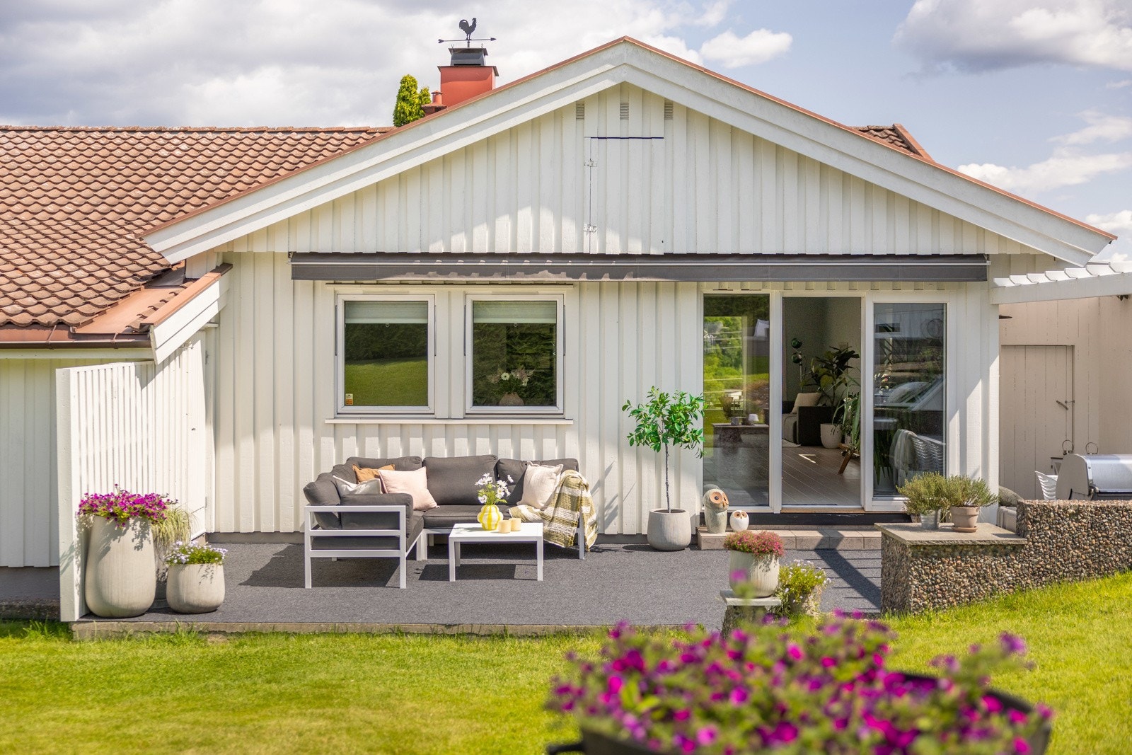 Boligen er landlig samtidig som den er sentrumsnært. Stille rolig nabolag med veldig hyggelige naboer. Galleribilde