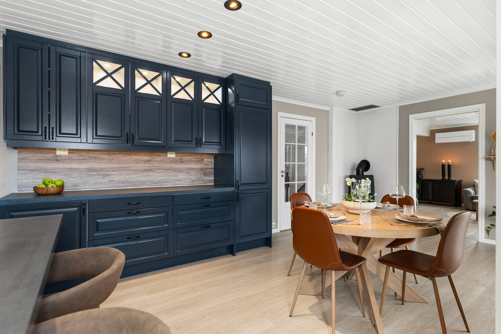 God plass til spisebord på kjøkkenet Galleribilde