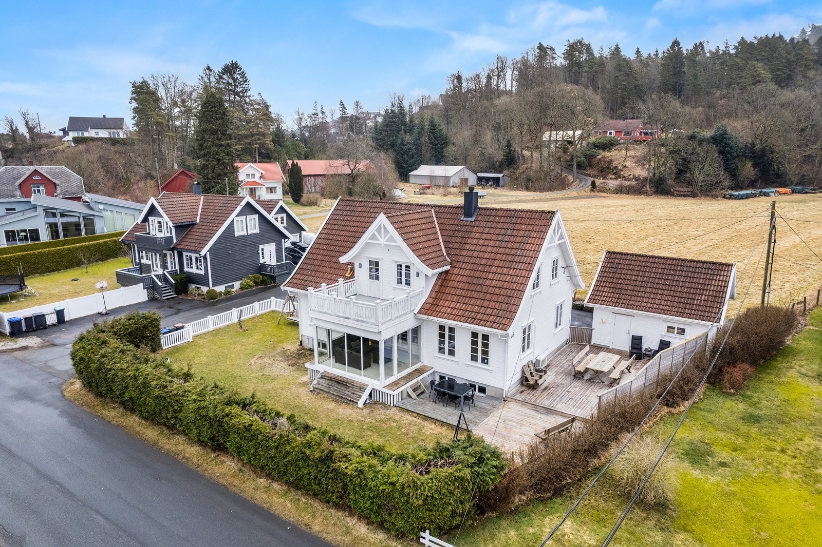 Velkommen til Gamle Kirkevei 63 - En svært innholdsrik enebolig på Beregsaker Galleribilde