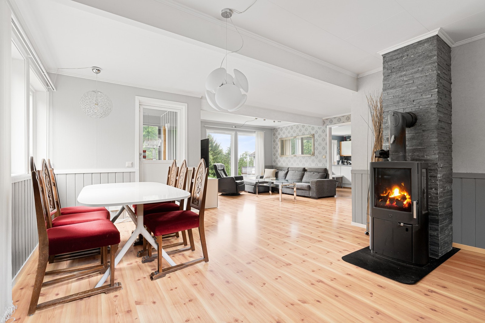 God plass til langbord Galleribilde